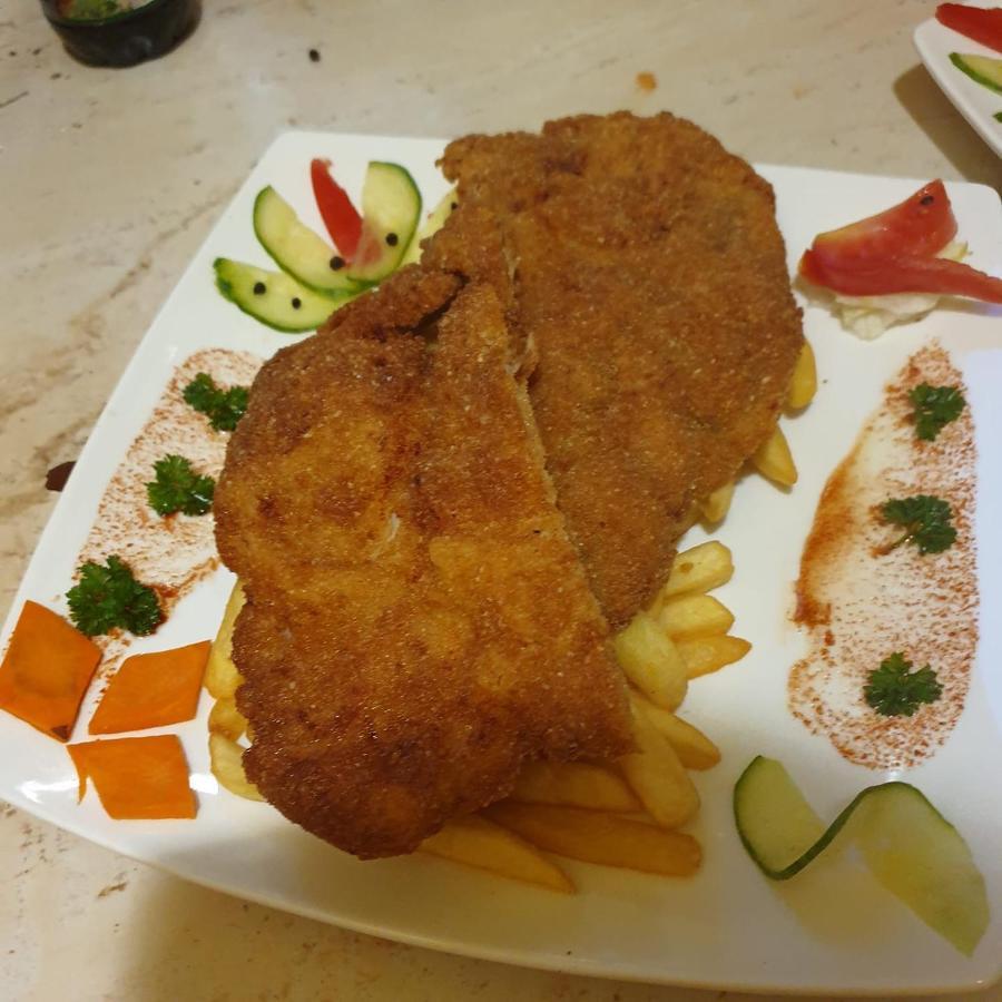 Alabastrom Panzio Es Etterem Frühstückspension